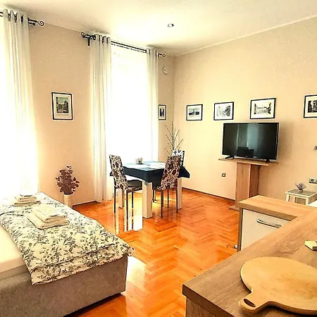 Lavender - City Room With Free Parking