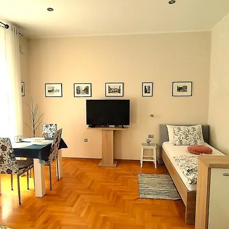 Lavender - With Free Parking Vendégház 4*