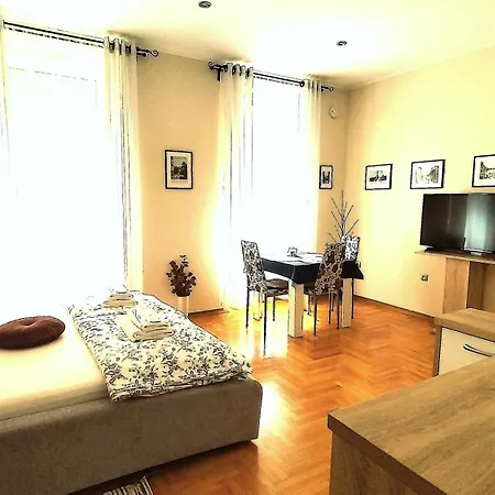 Vendégház Lavender - With Free Parking 4*