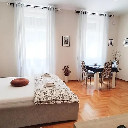 Lavender - With Free Parking 4*