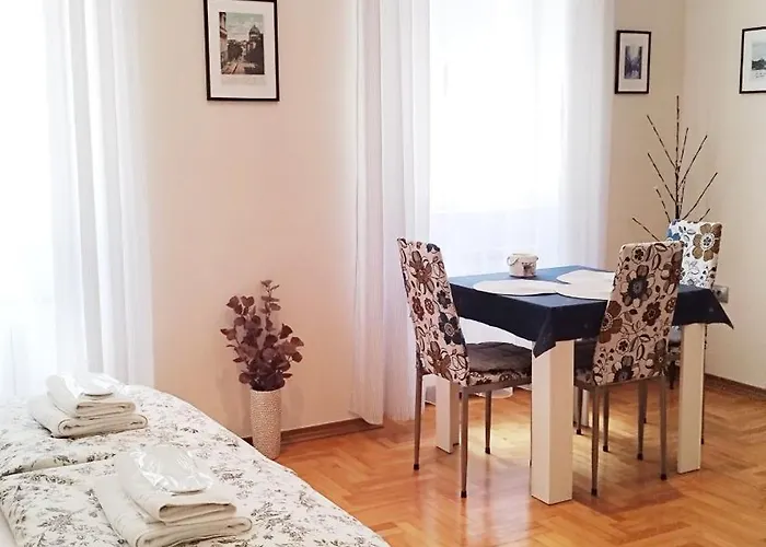 Lavender - City Room With Free Parking Guest house