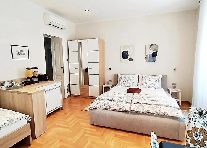 Lavender - City Room With Free Parking Pensionat Pula
