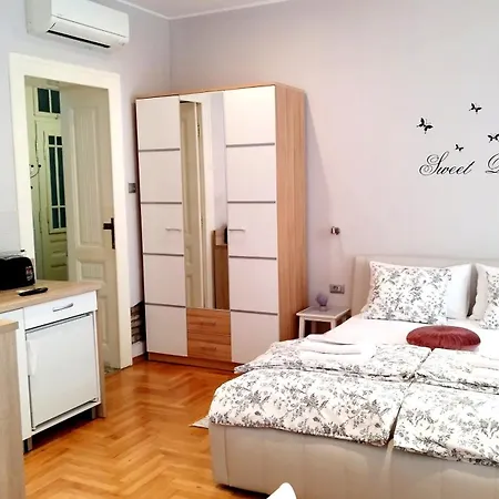 Πανσιόν Lavender - With Free Parking 4*
