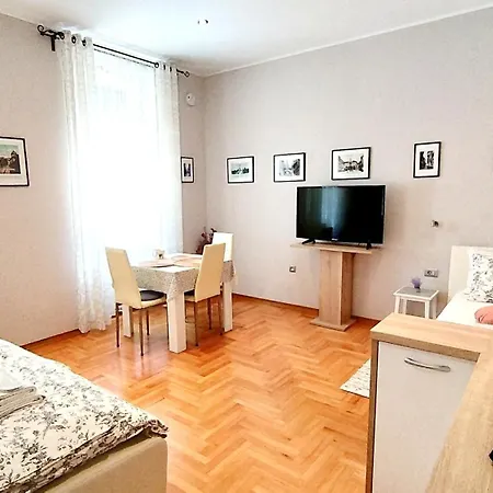 Lavender - With Free Parking ゲストハウス 4*