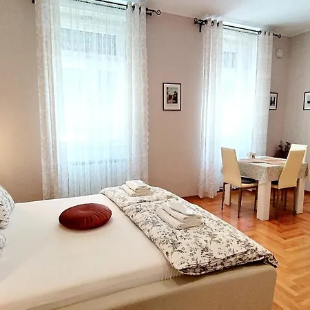 Lavender - With Free Parking 4*