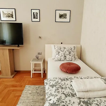 Lavender - With Free Parking 4* プーラ