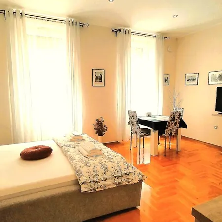 Lavender - With Free Parking 4* プーラ