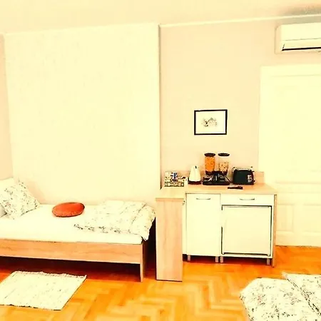 Pensionat Lavender - City Room With Free Parking Pula