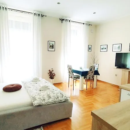 Lavender - With Free Parking 4*