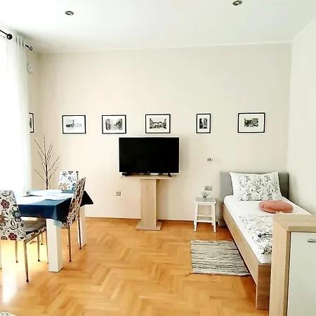 Lavender - With Free Parking 4* פולה