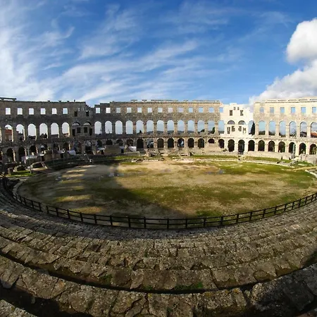 Lavender - City Room With Free Parking Guest house