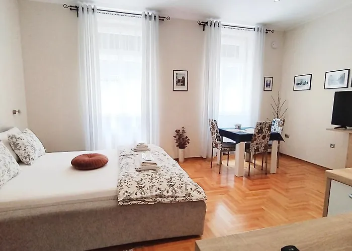 Lavender - With Free Parking 4*