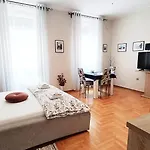 Lavender - With Free Parking 4* プーラ