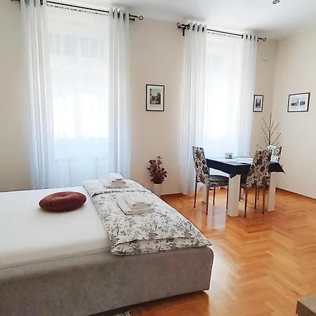 Lavender - With Free Parking Konukevi 4*
