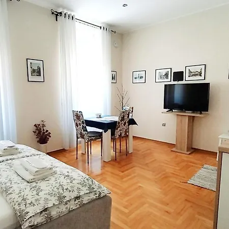 Lavender - With Free Parking Penzion Pula