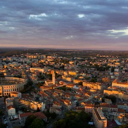 Pensionat Lavender - City Room With Free Parking 4*